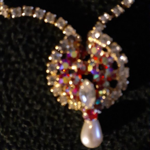 Red crystal and rhinstone necklace set. - Picture 3 of 3